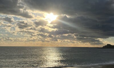 今朝の海、空