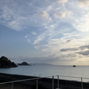 2026年2月15日/今朝のオルビス前の海と空/曇り時々お日様が顔を出してきます/オーベルジュ/千葉/鴨川