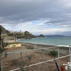 2026年2月17日/本日のオルビス前の海と空/今日は冬に戻ってしまったような寒い陽気です/少し波もあります/オーベルジュ/千葉/鴨川/料理の美味しい宿