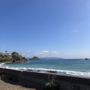 2026年2月18日水曜日/本日のオルビス前の海と空/キラキラの海/今日は暖かい/オーベルジュ/千葉/鴨川/料理の美味しい宿