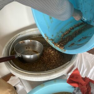 手造り醤油/天地返し三日目と四日目/美味しゅうなーれ/熟成/オーベルジュ/千葉/鴨川/料理の美味しい宿