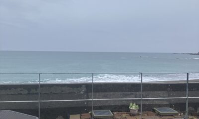 2026年3月23日/月曜日/本日のオルビス前の海と空/雨☔です/波は穏やかな小波です/オーベルジュ/千葉/鴨川/料理の美味しい宿