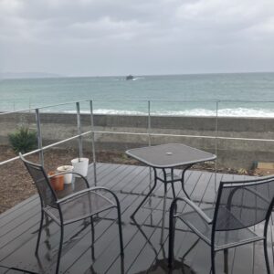 2026年3月25日/水曜日/雨☔/今日のオルビス前の海と空/磯がひいています/小雨で肌寒いです/オーベルジュ/千葉/鴨川/料理の美味しい宿