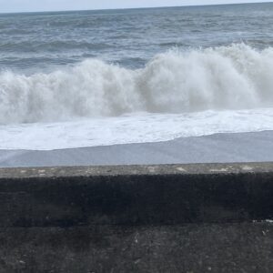 2026年3月27日/金曜日/大波/潮しぶきが/今日のオルビス前の海と空/オーベルジュ/千葉/鴨川/料理の美味しい宿