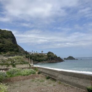 2026年/4月12日/日曜日/今朝のオルビス前の海と空/朝のうちは晴れていましたが曇ってきました/オーベルジュ/千葉/鴨川/料理の美味しい宿