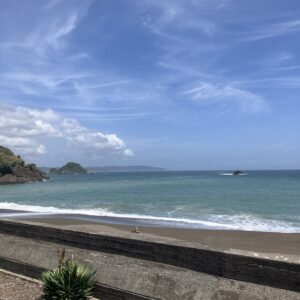 2026年4月14日/火曜日/本日のオルビス前の海と空/少し風がヒンヤリしますが穏やかな海と空です/オーベルジュ/千葉/鴨川/料理の美味しい宿