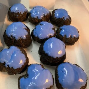 オルビススイーツブランド/オルビスカラー/第一弾青いシュークリーム🟦/本日販売開始/雨風の中ご来店してくださいましたお客様ありがとうございます/オーベルジュ/千葉/鴨川/料理の美味しい宿
