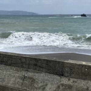 2026年5月23日/土曜日/本日のオルビス前の海と空/曇り/風強し/波も荒め/オーベルジュ/千葉/鴨川/料理の美味しい宿