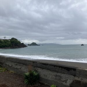 2026年6月7日/日曜日/今朝のオルビス前の海と空/小雨/やや波高し/オーベルジュ/千葉/鴨川/料理の美味しい宿